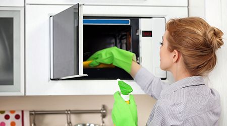 How to clean your microwave naturally