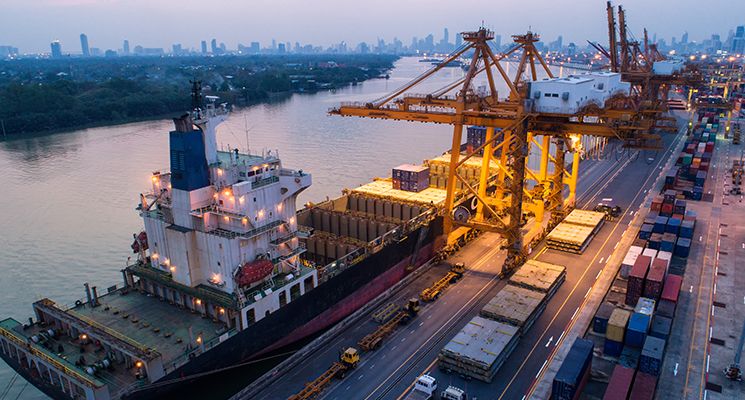 How to Move from Dubai to the USA Without Breaking the Bank