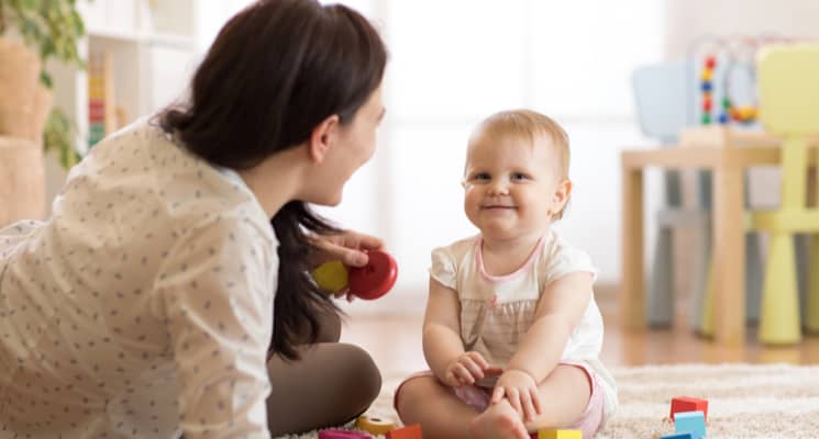 How to Introduce Your Baby to a New Babysitter in Dubai