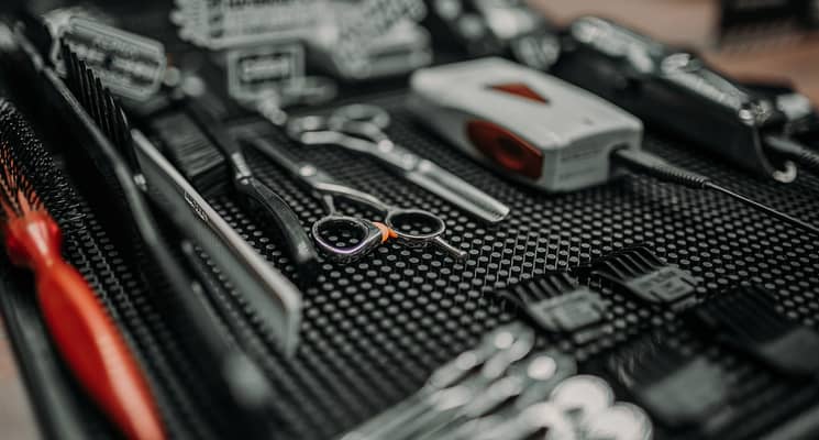 The Cost of Men’s Salon at Home Services in Dubai