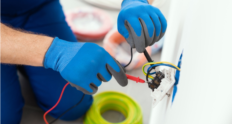 What to Expect When Hiring an Electrician in Dubai?