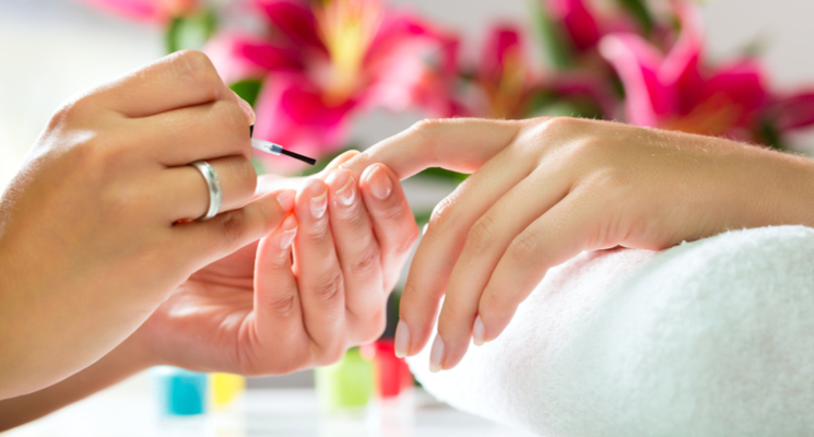 best nails service at home in Dubai