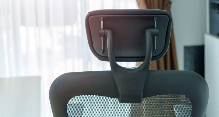 Ergonomic chair with neck support