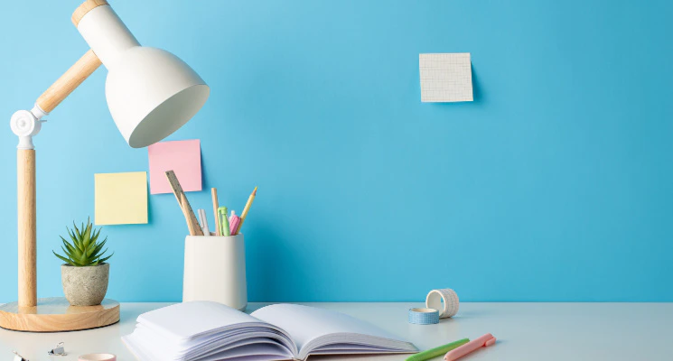 Handyman ideas for perfect study table and lamp