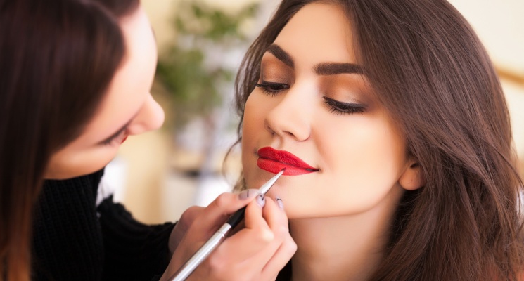 Luxury ladies makeup services at home