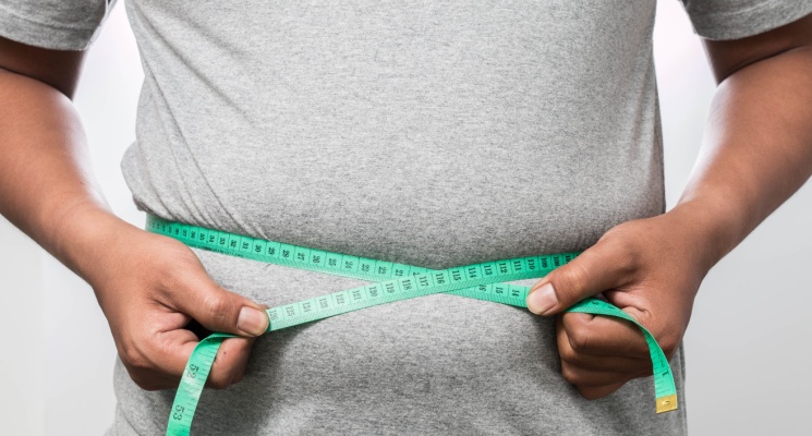 Man-checking-mass-index-BMI-Dubai