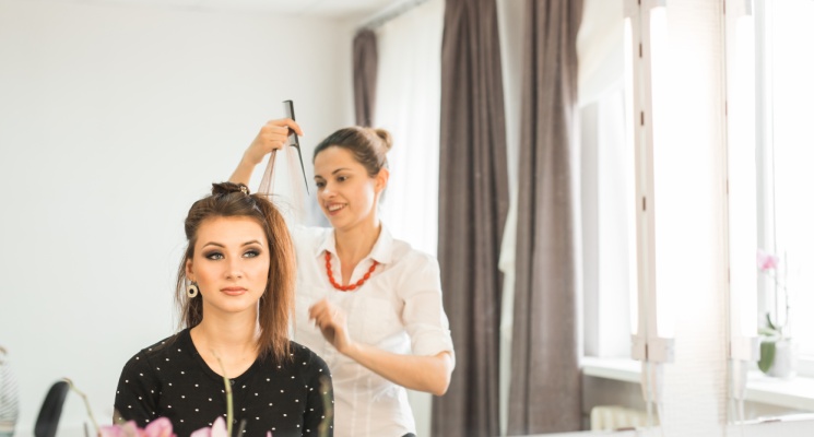 women getting home salon services