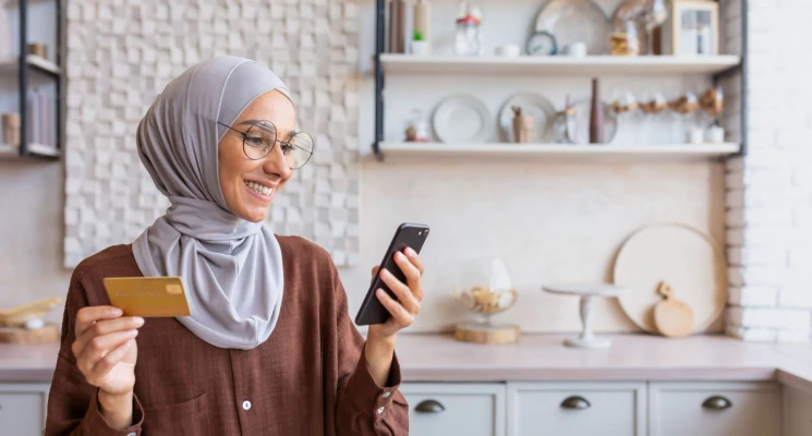 woman transfering money to movers in UAE