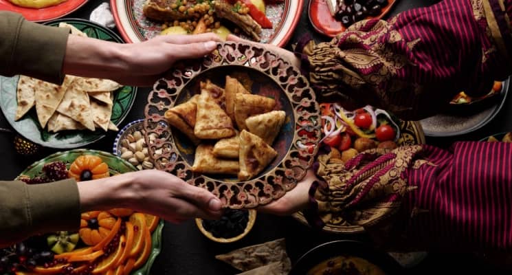 How to Host an Affordable Iftar Gathering at Home in Dubai