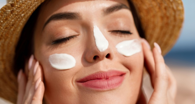 10 Expert Skincare Tips to Survive Dubai’s Scorching Summer