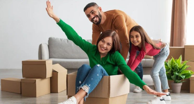 Tips for Moving Abroad From Dubai During the Peak Holiday Rush