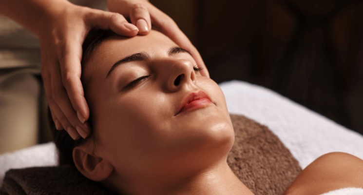 5 Ways At-Home Spa Massages Can Support Better Sleep for Busy Dubai Residents